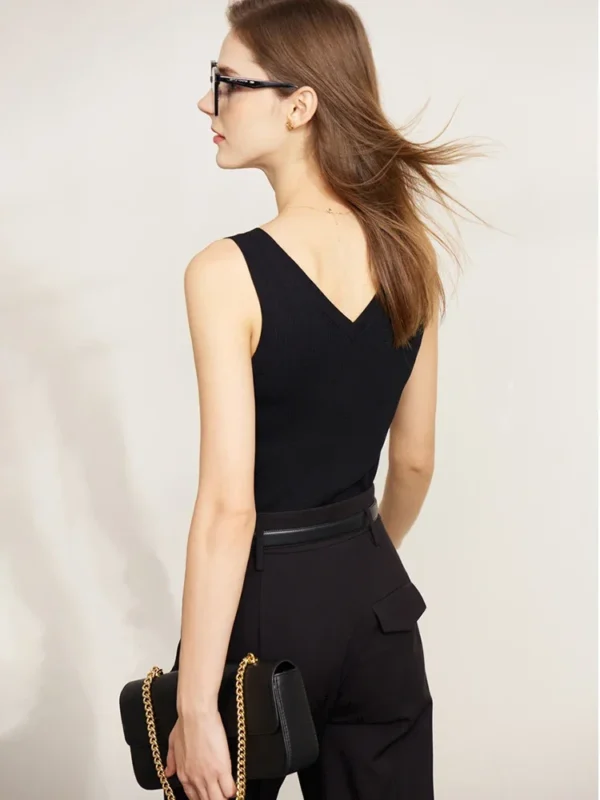 AMII Minimalism Tank Top for Women 2025 Summer New Versatile V-neck fit Knitted Vest Camis Black Tops Women Clothing